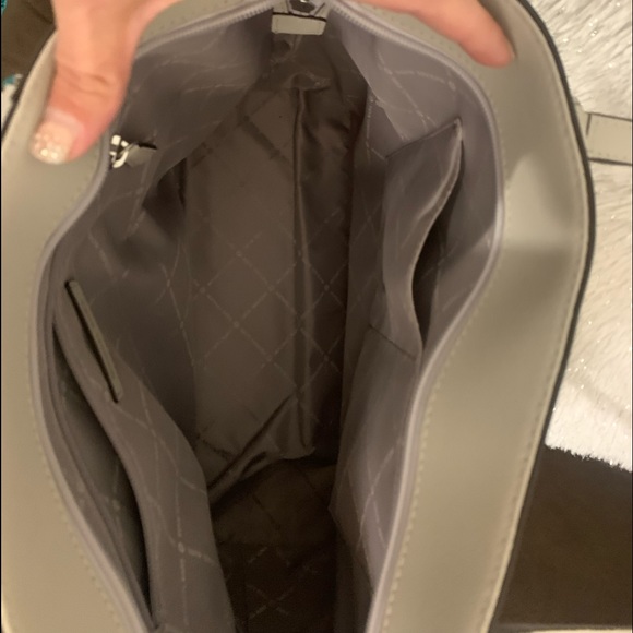 MK large tote like new - Picture 3 of 4